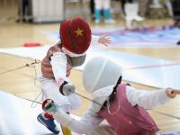 开云体育app-墨西哥击剑冠军手握金牌，英姿飒爽登台