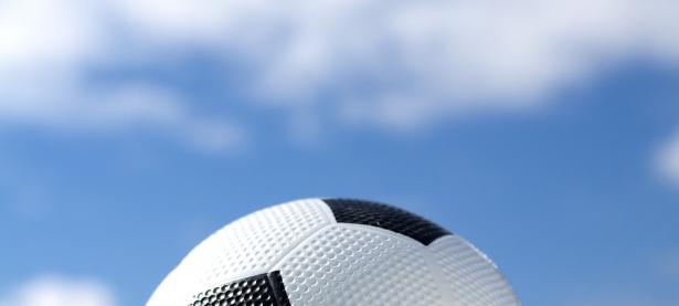 开云体育网页版-足球比赛中的金球瞬间，成为轰动焦点