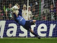 开云体育官网入口-佛罗伦萨门将神勇扑救，帮助球队保持不败的简单介绍