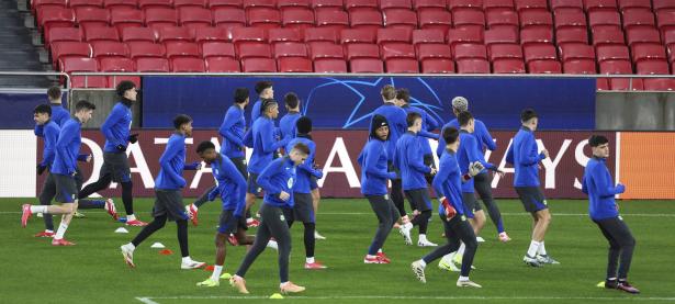 开云体育官网-巴塞罗那频频告捷，欧冠前景光明的简单介绍