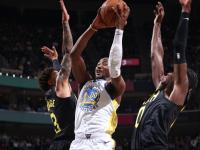 关于爵士队以出色表现赢得关键胜利晋级季后赛的信息