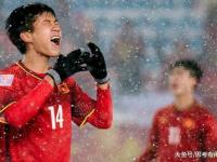 开云体育网页版登录入口-青岛英雄大获全胜，中超联赛上的传奇光芒！