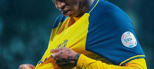 开云体育入口-关于足球明星表现抢眼，引来球迷关注的信息