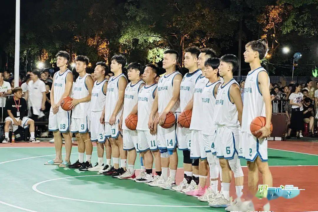 湖南郴州队全队奋勇杀入对手内线，勇夺胜利