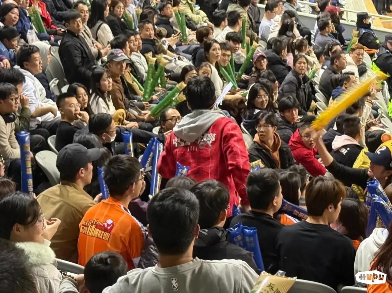开云体育在线-包含体育盛事现场气氛火爆，数万球迷热情高涨的词条