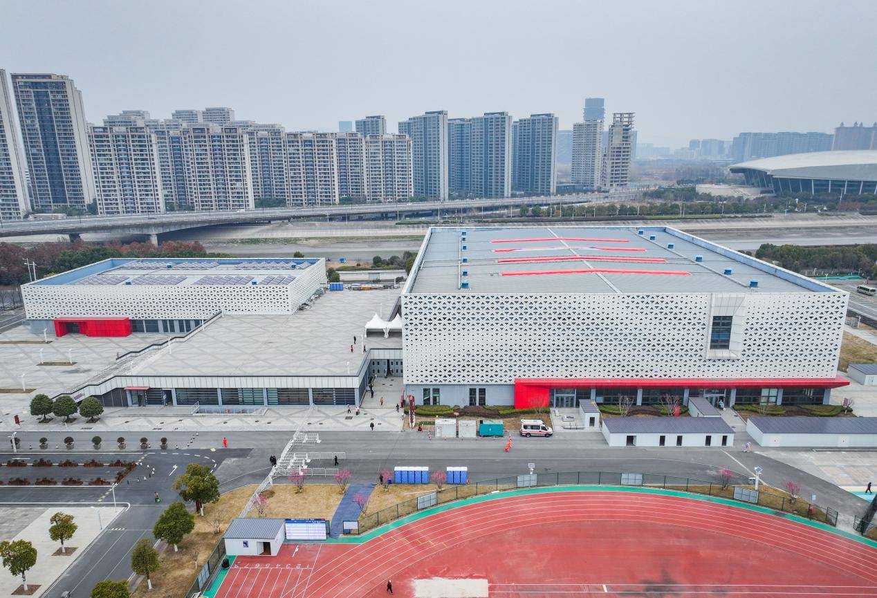 包含体育场馆上演激烈角逐，精彩纷呈的词条