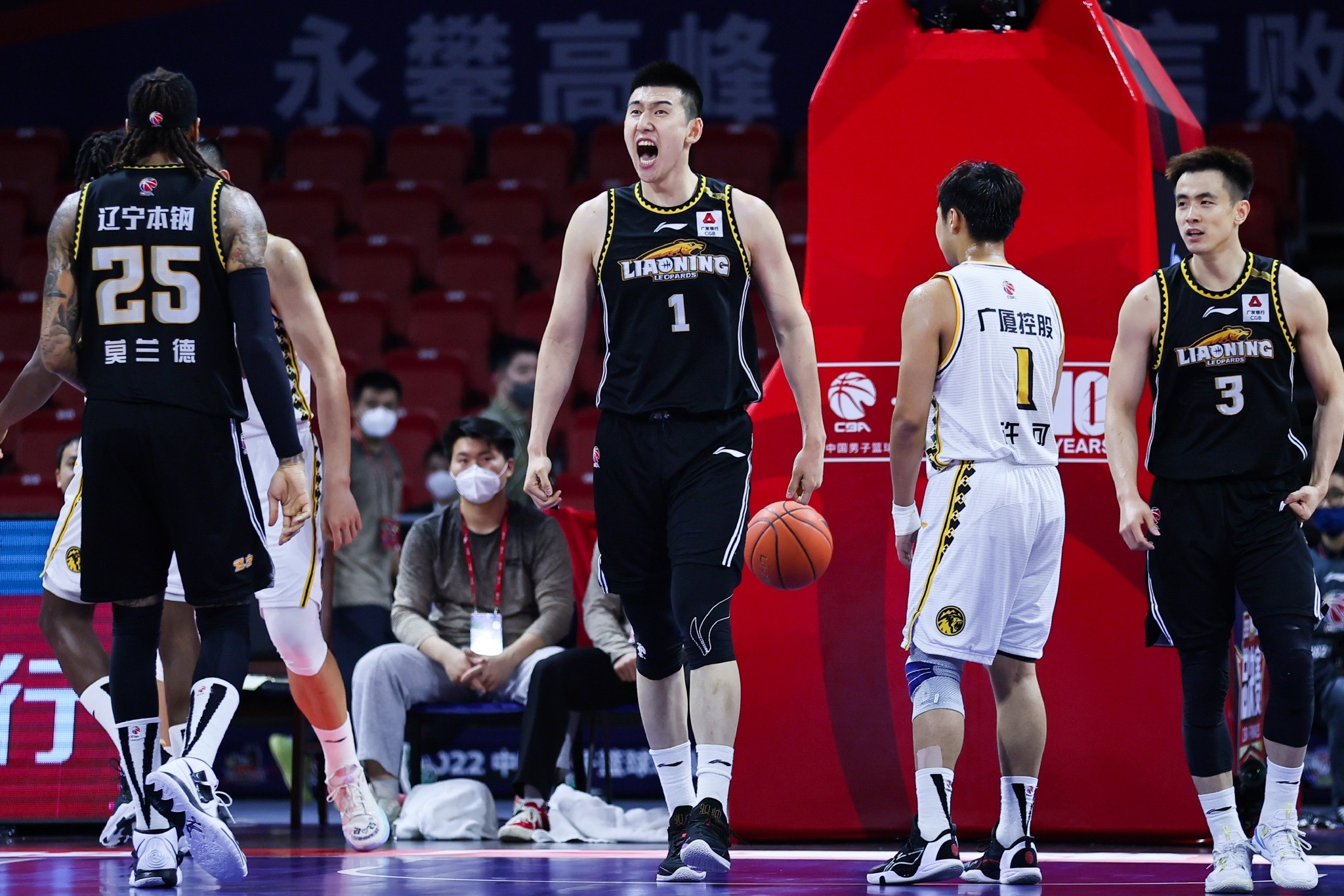 关于中国香港队在欧预赛副席中面对强大对手的信息