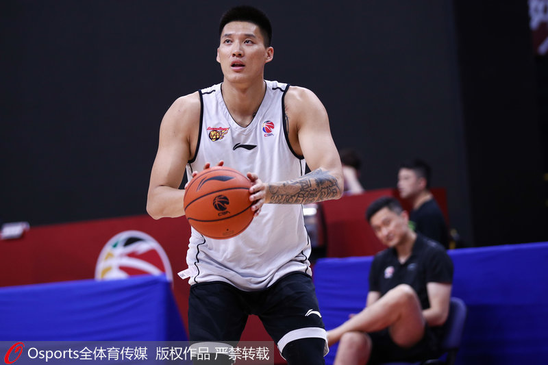 包含爱尔兰队力拼奋进，积极备战决赛的词条