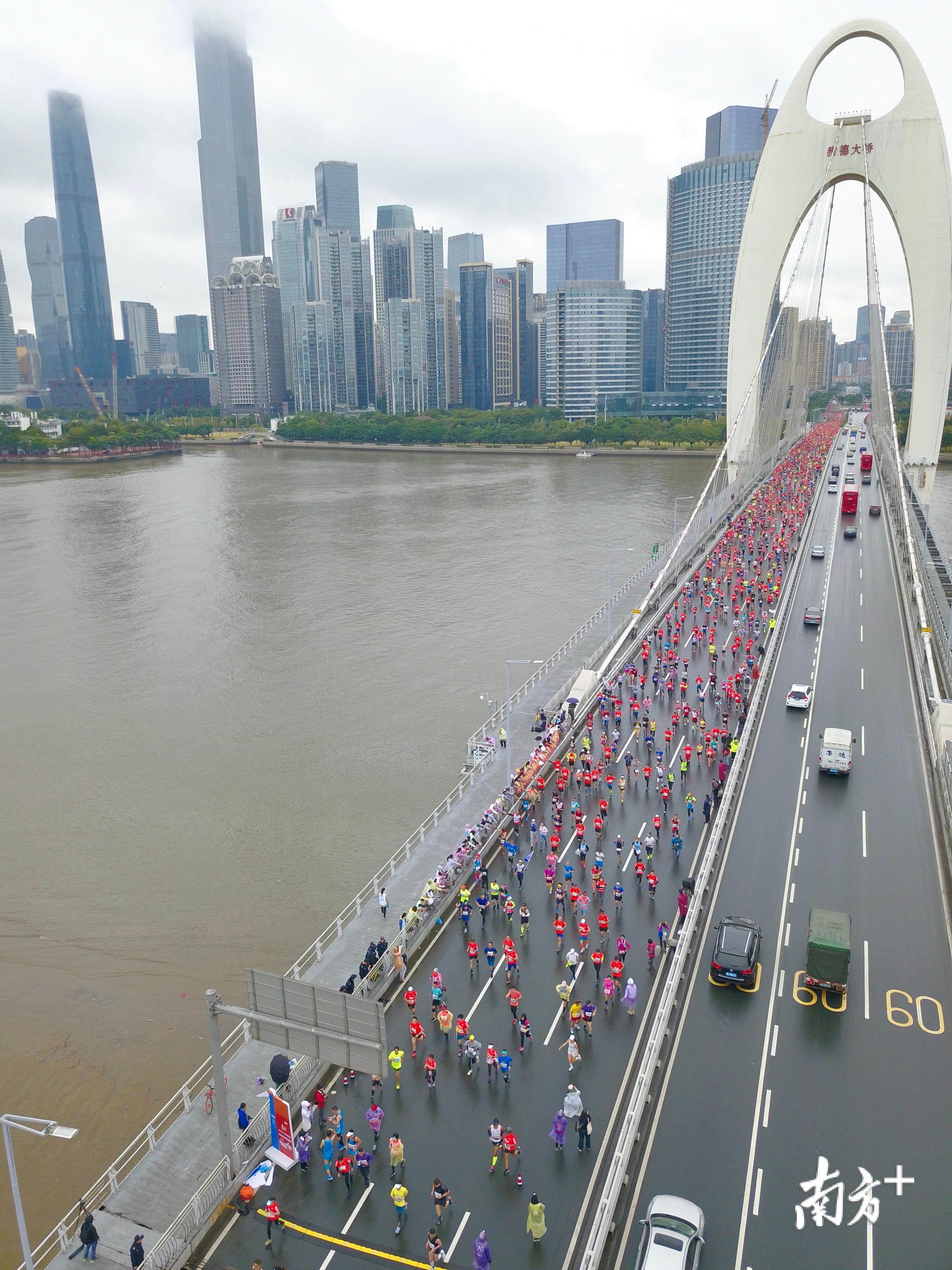 摩洛哥马拉松选手以惊人速度冲线，夺冠的简单介绍