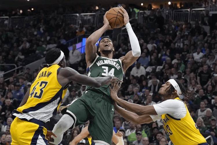 雄鹿力克尼克斯，字母哥32+17+8的简单介绍