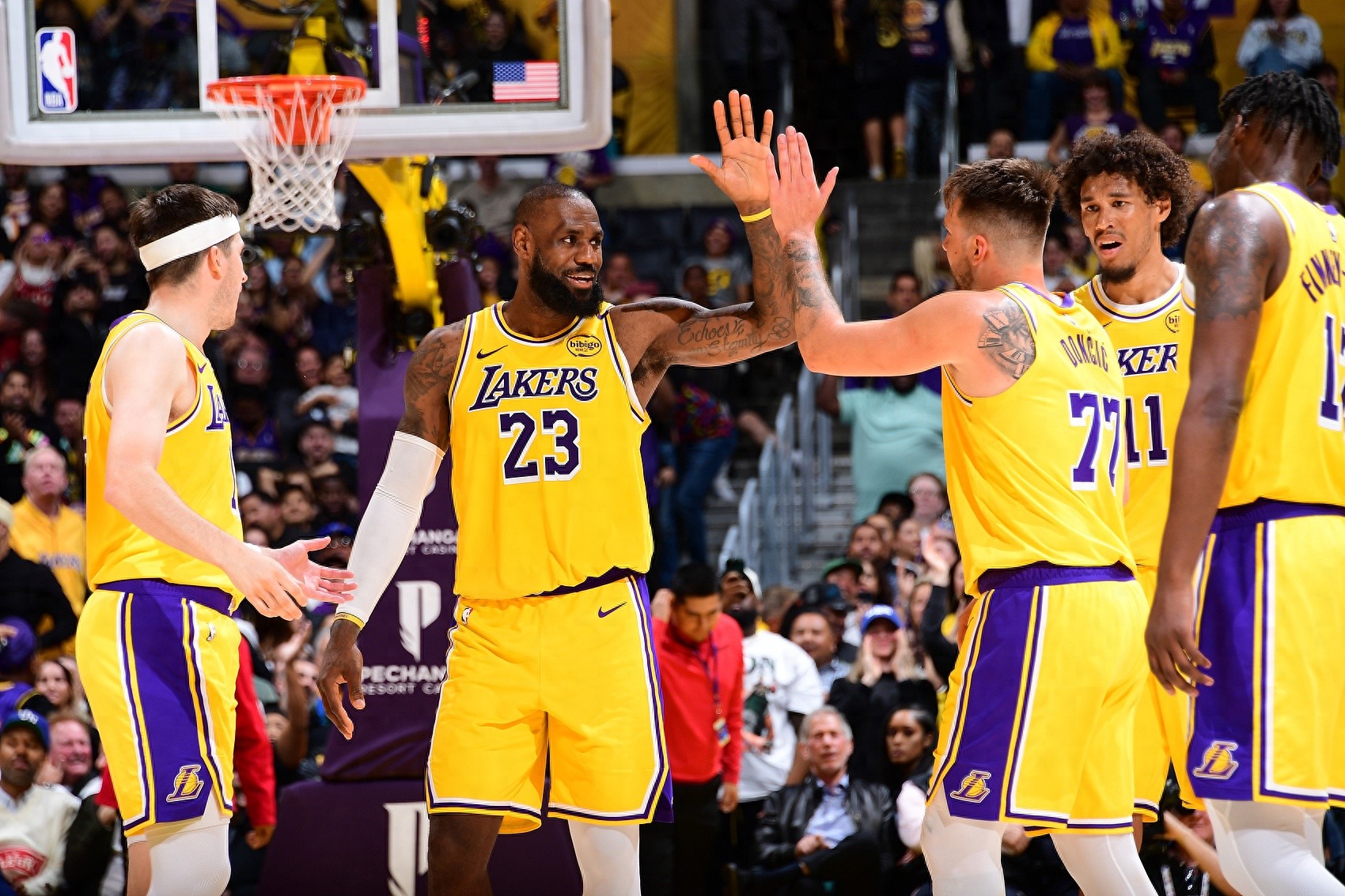 包含快船大胜勇士，莫里斯砍下生涯最高分的词条